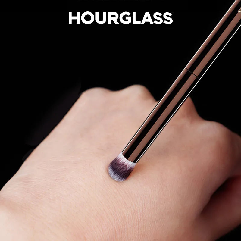 HOURGLASS Nº 23 RETRACTABLE BLUSH BRUSH